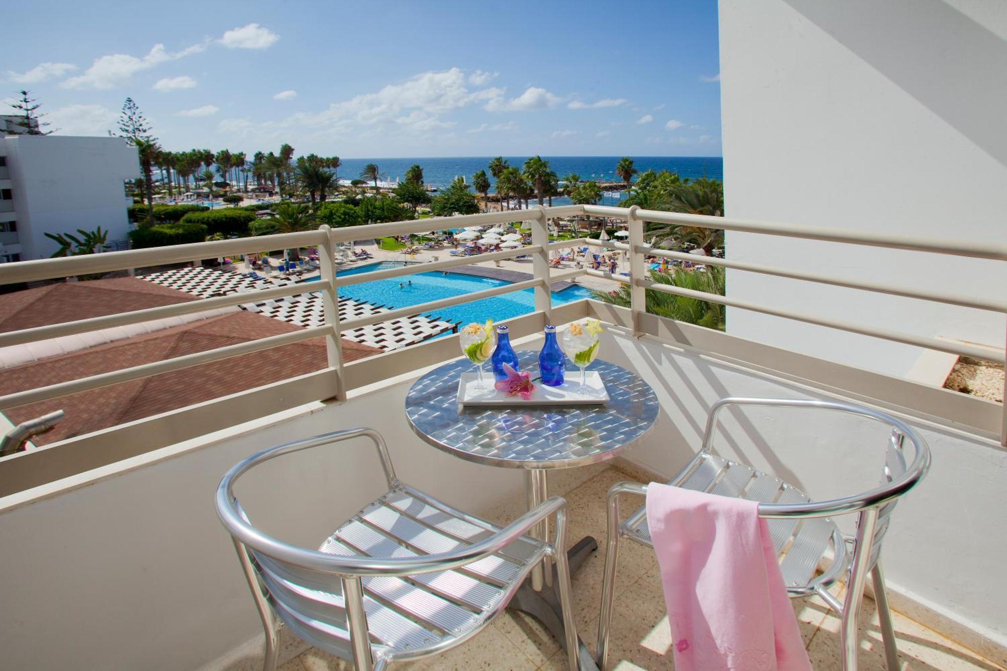 Camera Familiare con Vista Mare Laterale